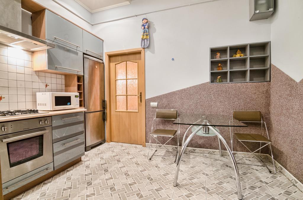 Apartamenty Lesi Ukrainky 17 リヴィウ 部屋 写真