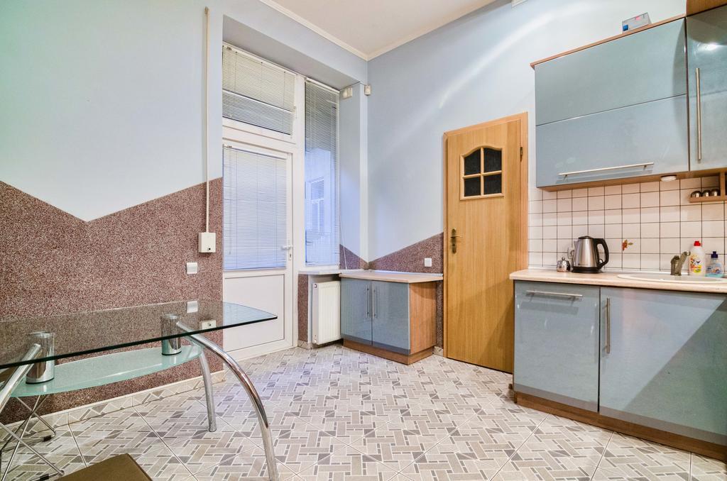 Apartamenty Lesi Ukrainky 17 リヴィウ 部屋 写真